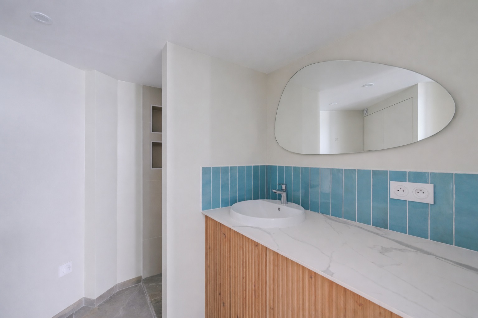 PARIS 18ᵉ –SIMPLON  limite JULES JOFFRIN – STUDIO RÉNOVÉ PAR ARCHITECTE – 26 m² – VENDU MEUBLÉ 4